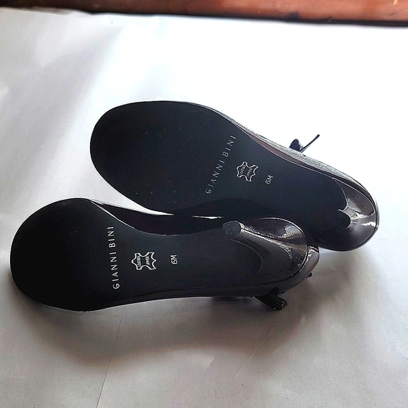 Gianni Bini Heaven T Strap Plum colored Heels bow Size 6M - Picture 4 of 5